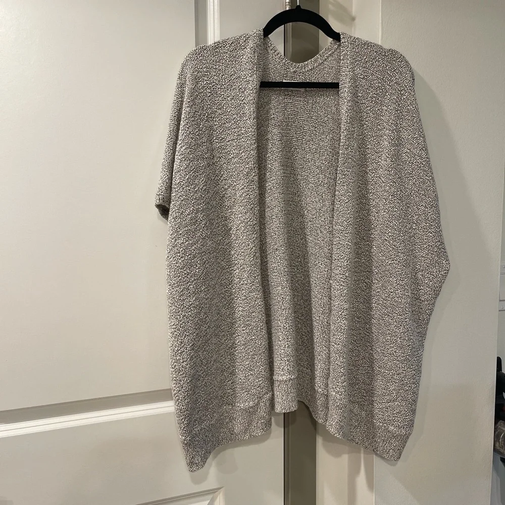 Set of 2 Aritzia cape sweaters - Picture 4 of 6